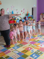 Бодрящая гимнастика у малышей Бодрящая гимнастика у малышей.